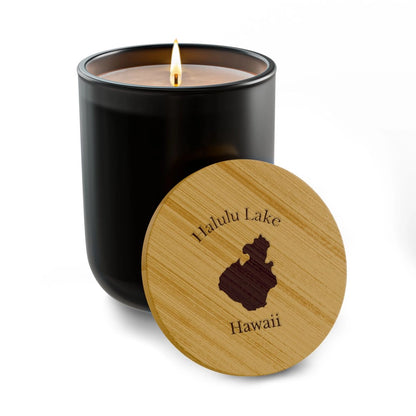 Hawaii  Halulu  Lake  Engraved  Candle  other  position  view  from  front  true  noir  (matte).webp